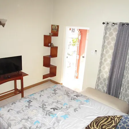 The Residence Portmore Apartments Exterior photo
